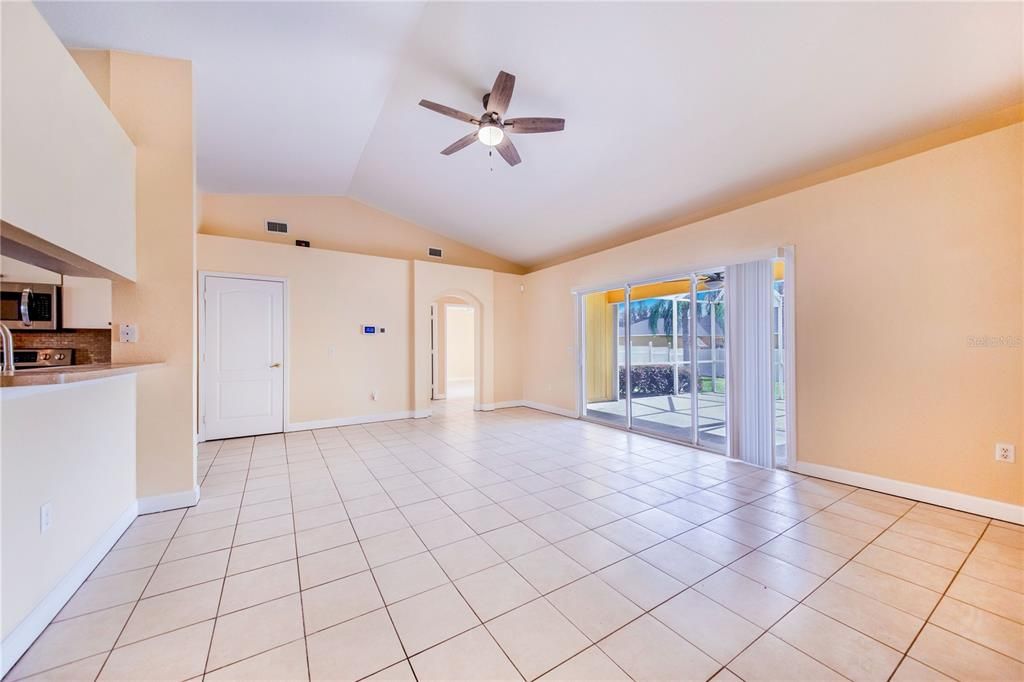 For Sale: $325,000 (4 beds, 2 baths, 1627 Square Feet)