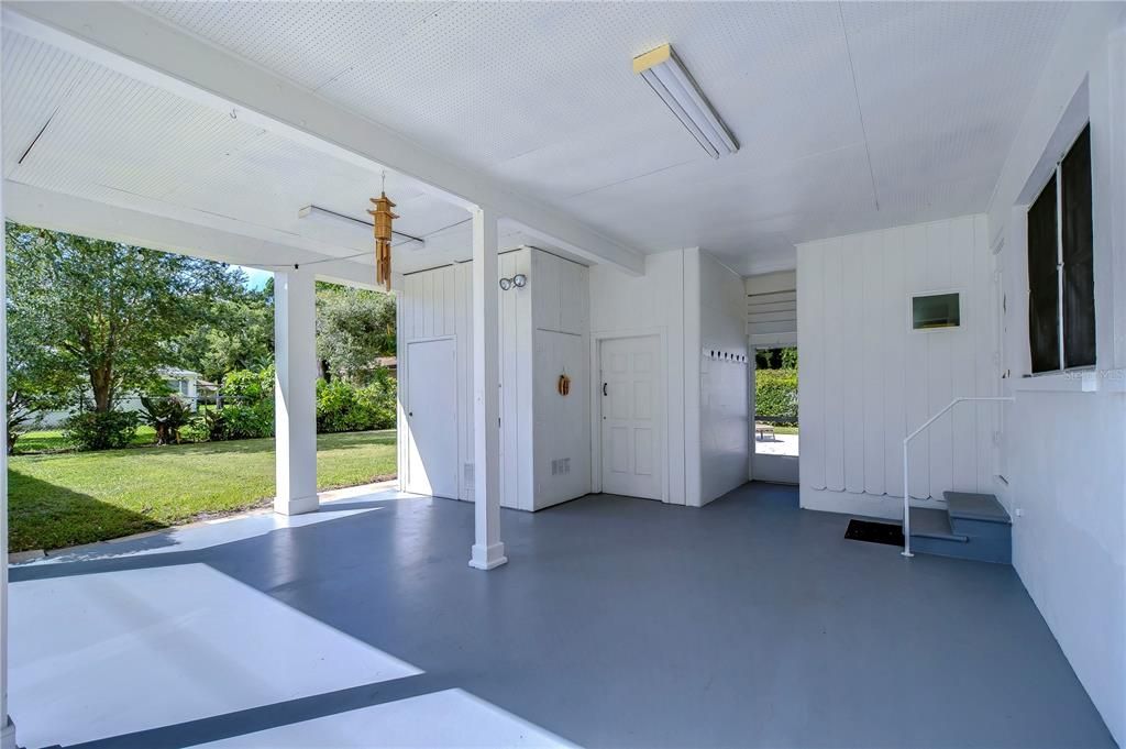 Spacious carport!