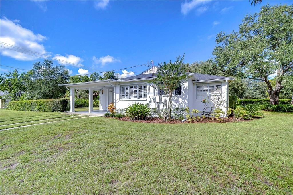 beautiful curb appeal!