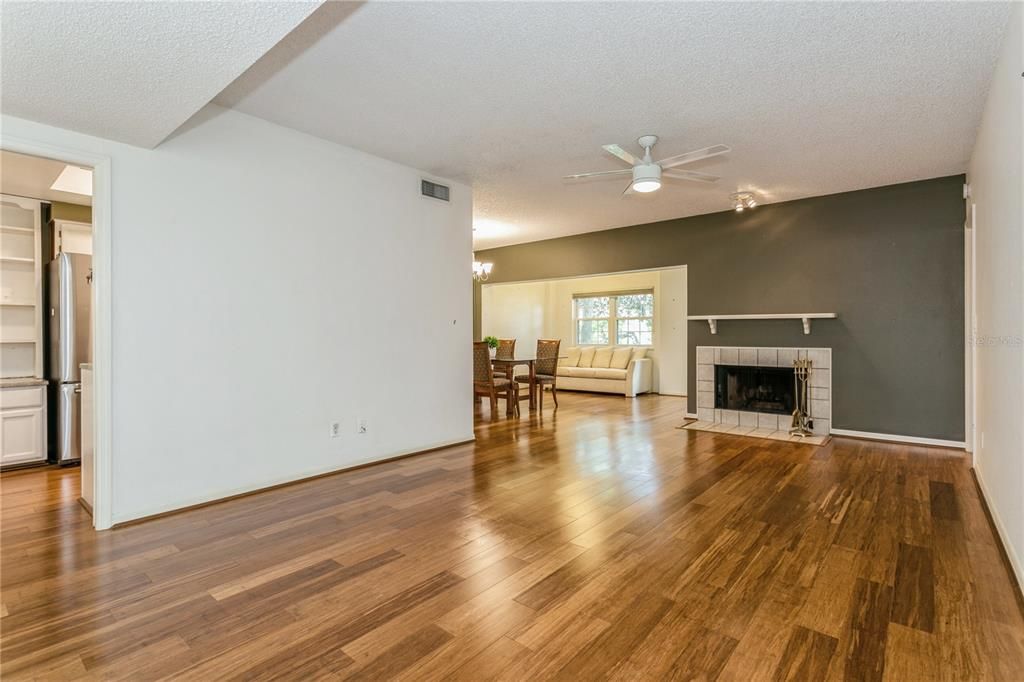 For Sale: $335,000 (2 beds, 2 baths, 1200 Square Feet)