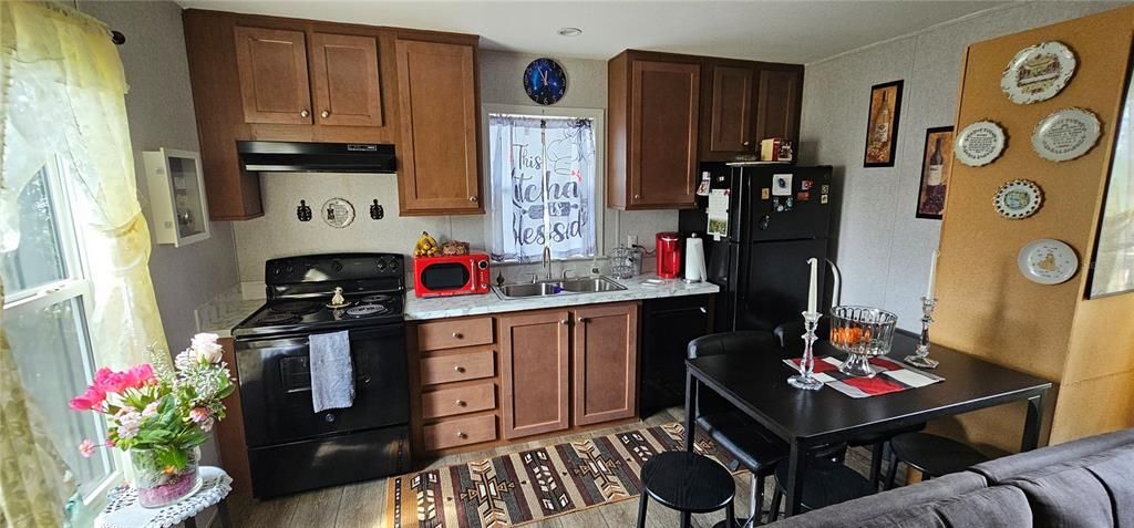 For Sale: $135,000 (1 beds, 1 baths, 416 Square Feet)