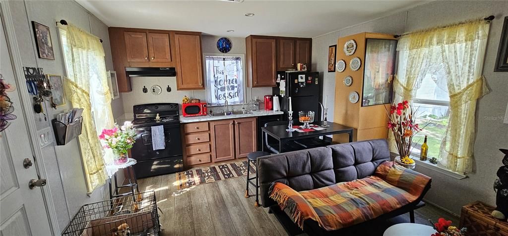 For Sale: $135,000 (1 beds, 1 baths, 416 Square Feet)