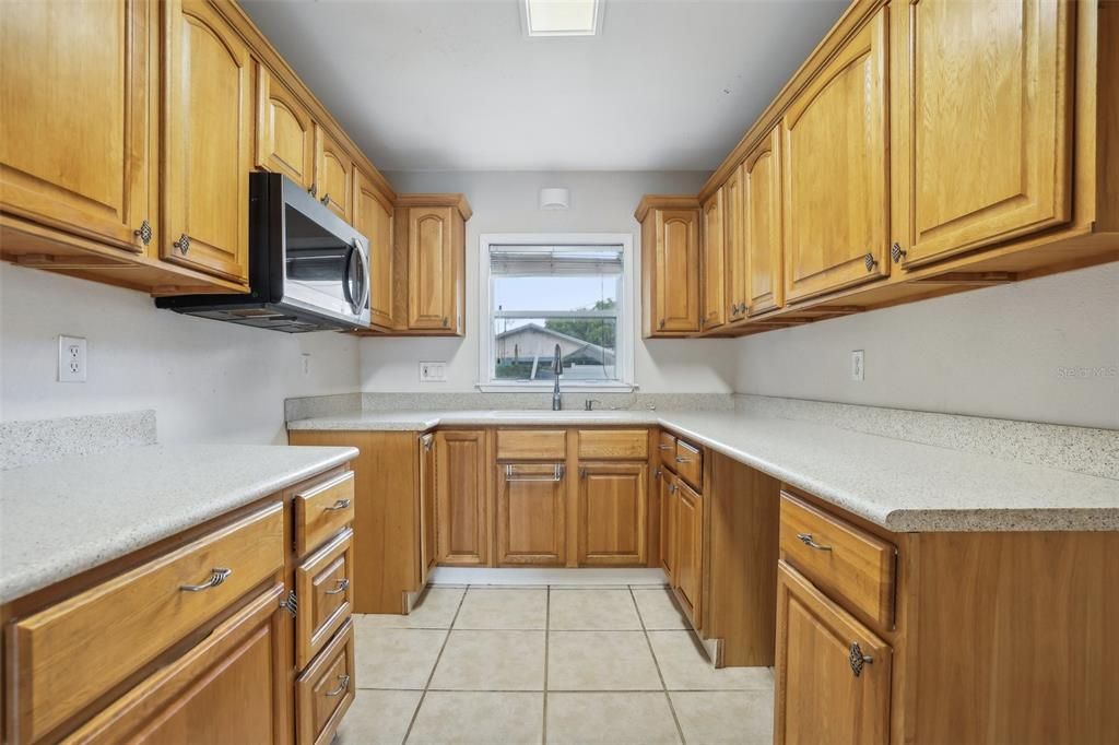 For Sale: $399,000 (2 beds, 1 baths, 956 Square Feet)