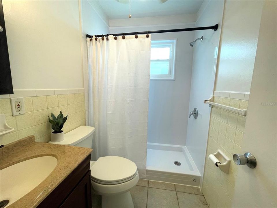 For Rent: $1,300 (1 beds, 1 baths, 456 Square Feet)