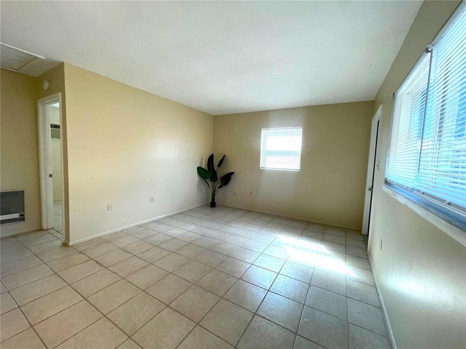 For Rent: $1,300 (1 beds, 1 baths, 456 Square Feet)