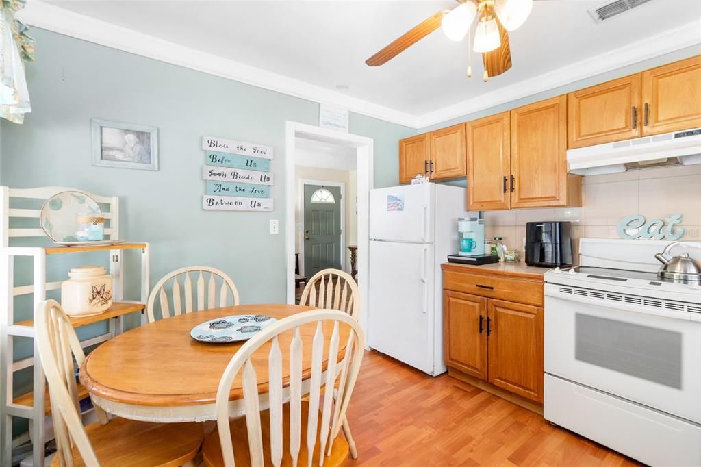 For Sale: $284,900 (2 beds, 1 baths, 672 Square Feet)