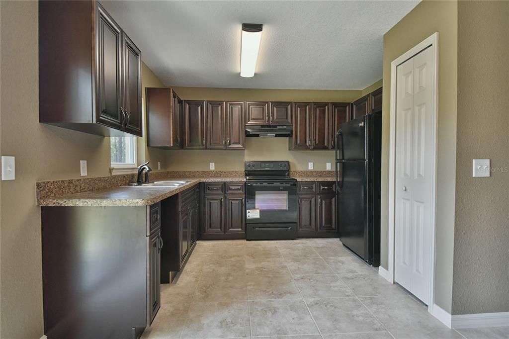 For Sale: $239,900 (3 beds, 2 baths, 1331 Square Feet)