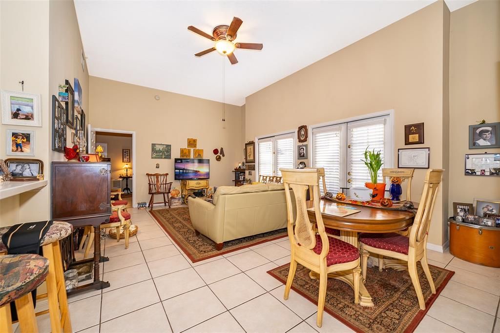 Active With Contract: $392,000 (2 beds, 2 baths, 1128 Square Feet)