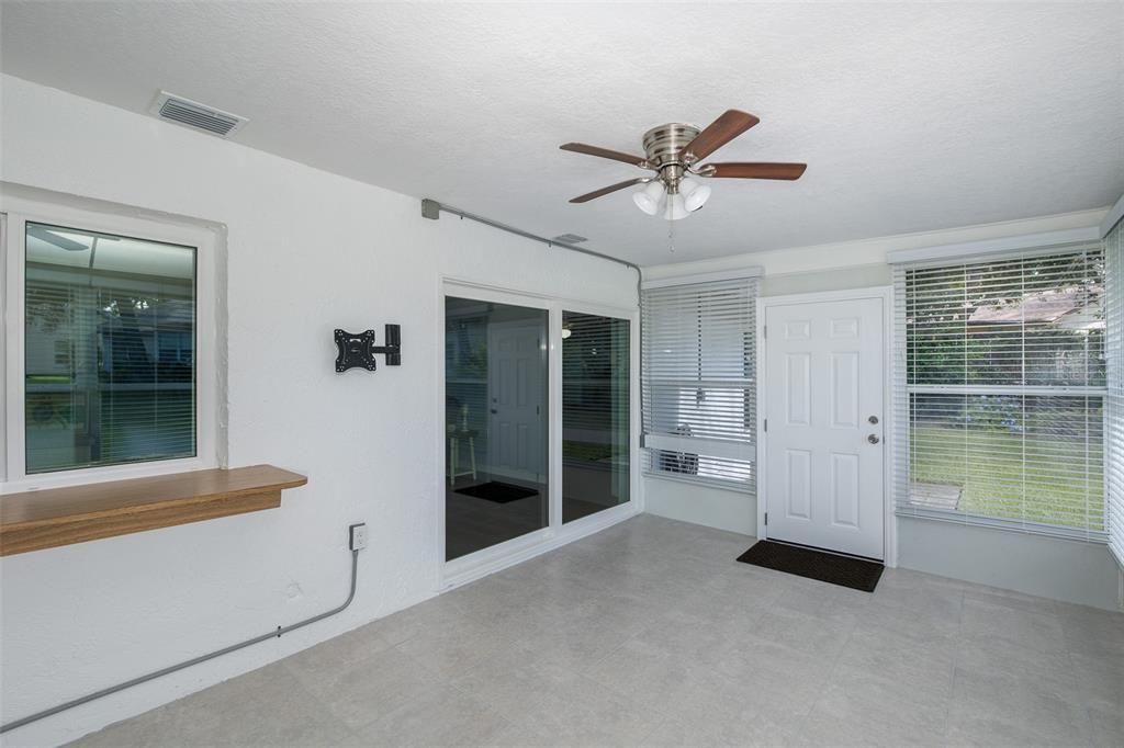 For Sale: $289,900 (2 beds, 2 baths, 1472 Square Feet)