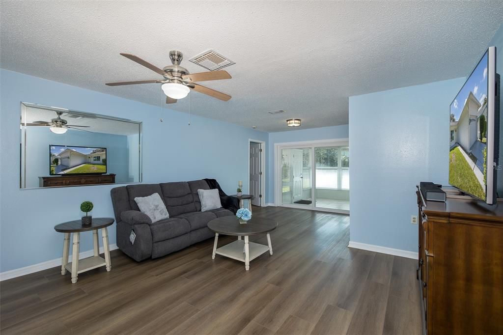 For Sale: $289,900 (2 beds, 2 baths, 1472 Square Feet)