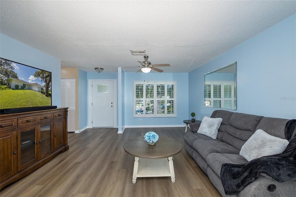 For Sale: $289,900 (2 beds, 2 baths, 1472 Square Feet)