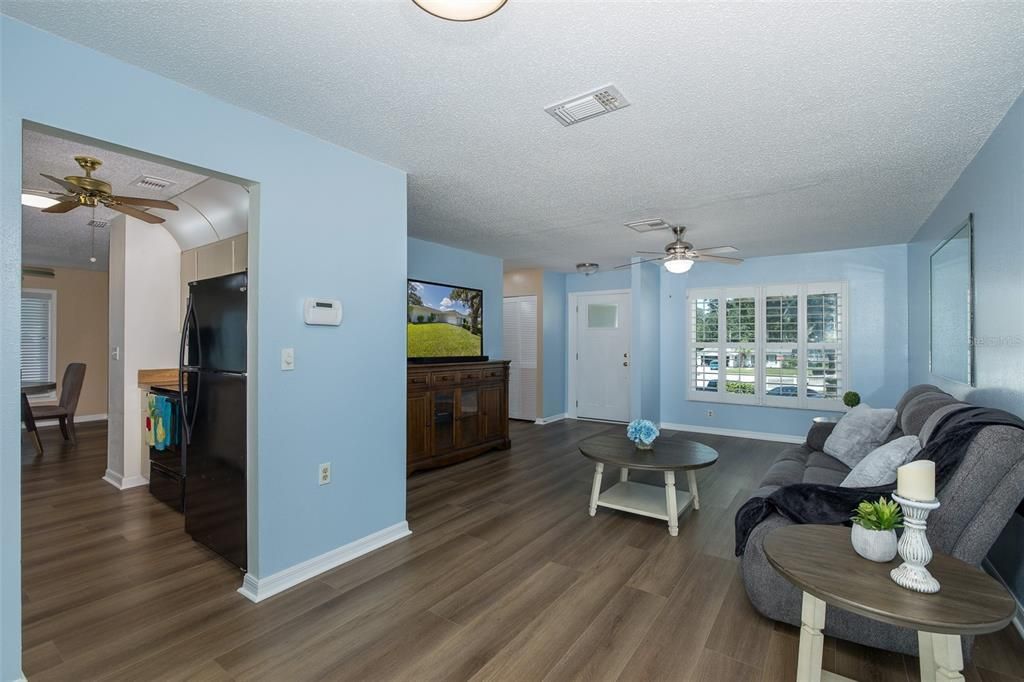 For Sale: $289,900 (2 beds, 2 baths, 1472 Square Feet)