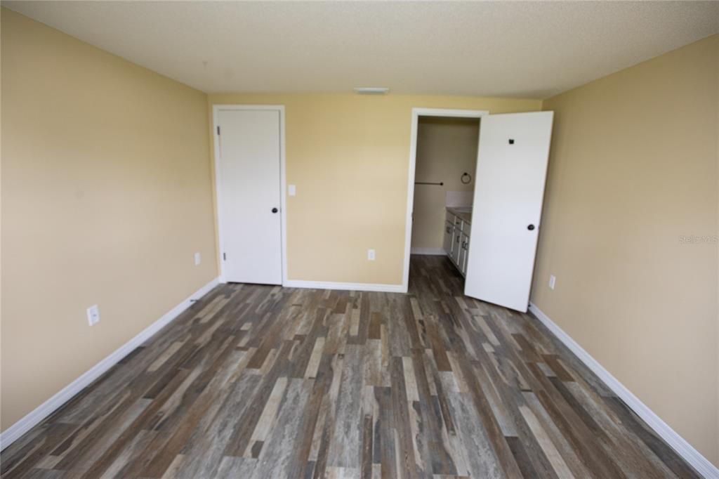 For Sale: $224,300 (3 beds, 2 baths, 1366 Square Feet)