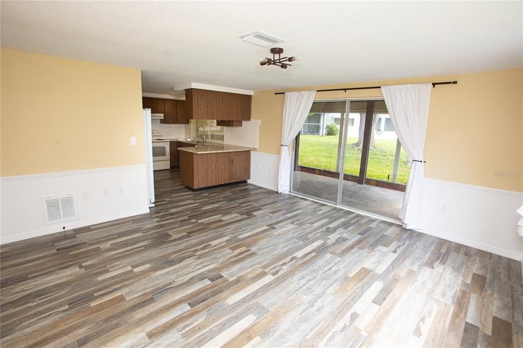 For Sale: $224,300 (3 beds, 2 baths, 1366 Square Feet)