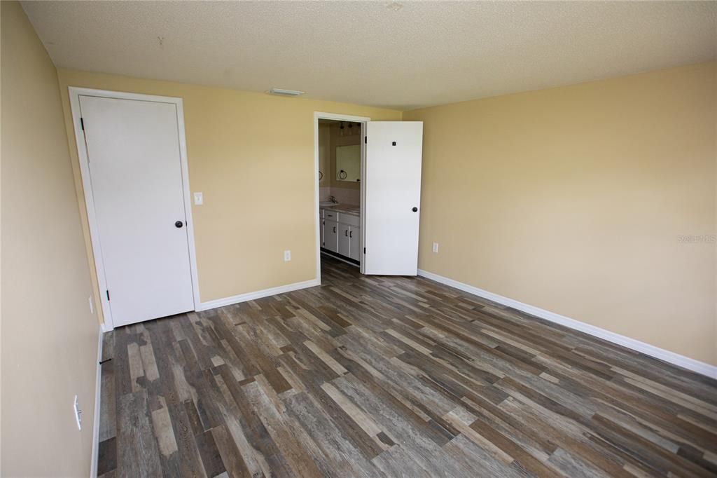 For Sale: $224,300 (3 beds, 2 baths, 1366 Square Feet)