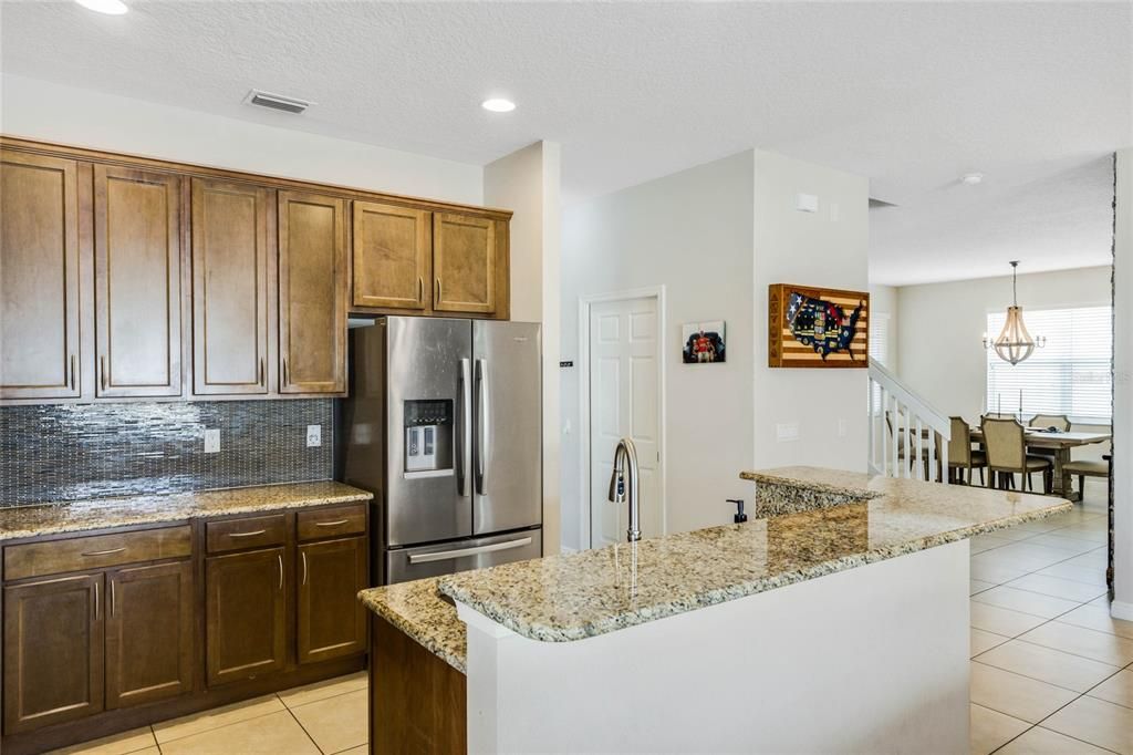 Kitchen with breakfast bar