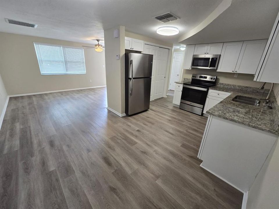 For Sale: $229,900 (3 beds, 1 baths, 1008 Square Feet)