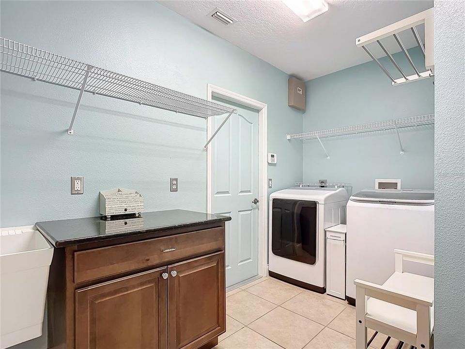 12' laundry room