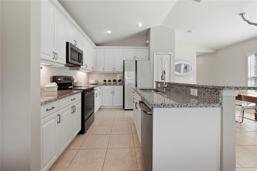 For Sale: $364,500 (2 beds, 2 baths, 1258 Square Feet)