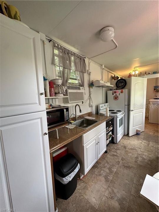 For Sale: $180,000 (1 beds, 1 baths, 360 Square Feet)