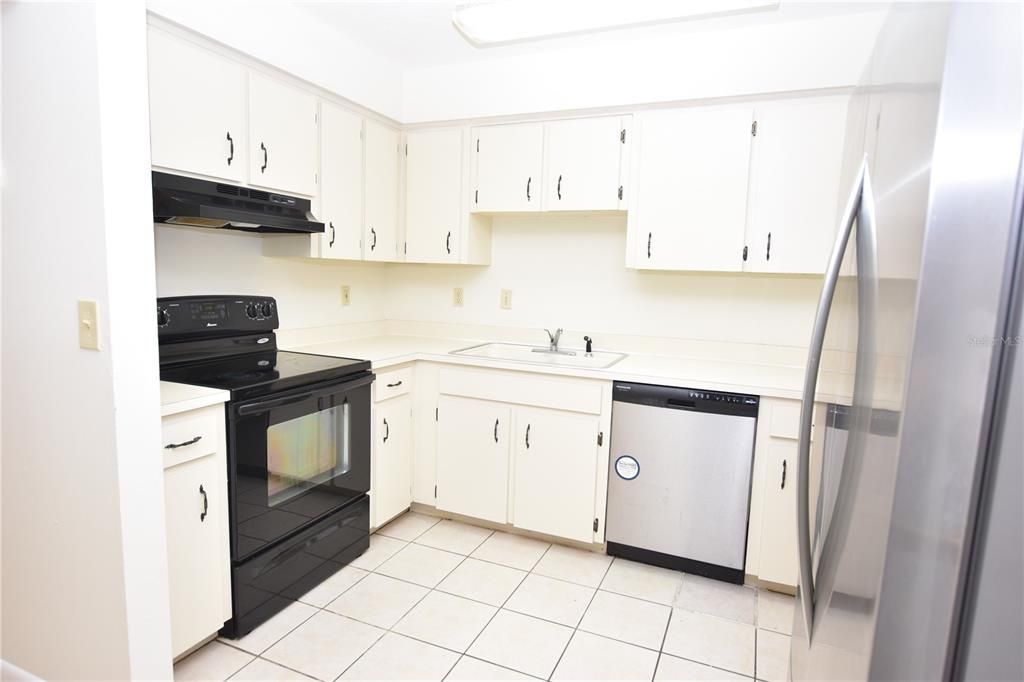 For Rent: $1,550 (2 beds, 2 baths, 925 Square Feet)