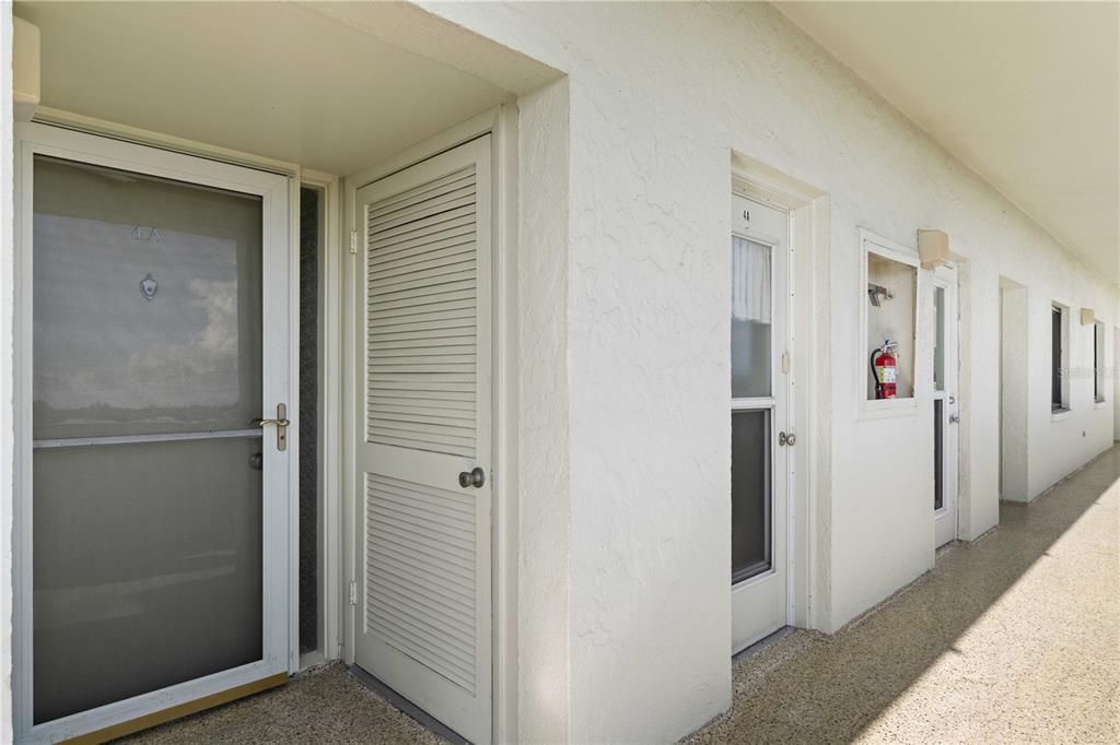 For Sale: $299,900 (2 beds, 2 baths, 988 Square Feet)