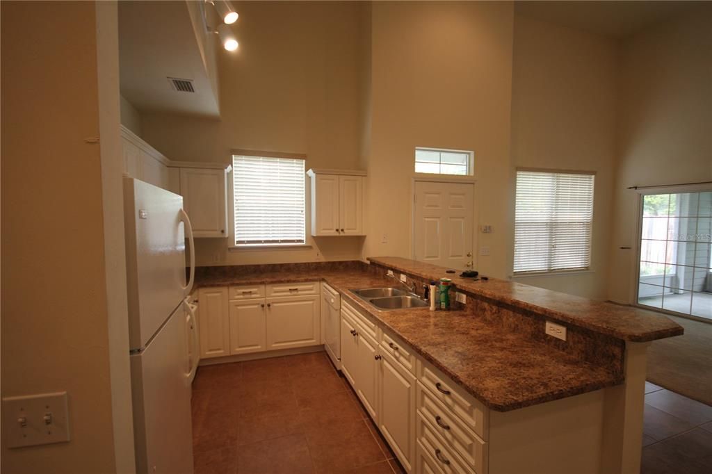 For Rent: $1,675 (3 beds, 2 baths, 1680 Square Feet)