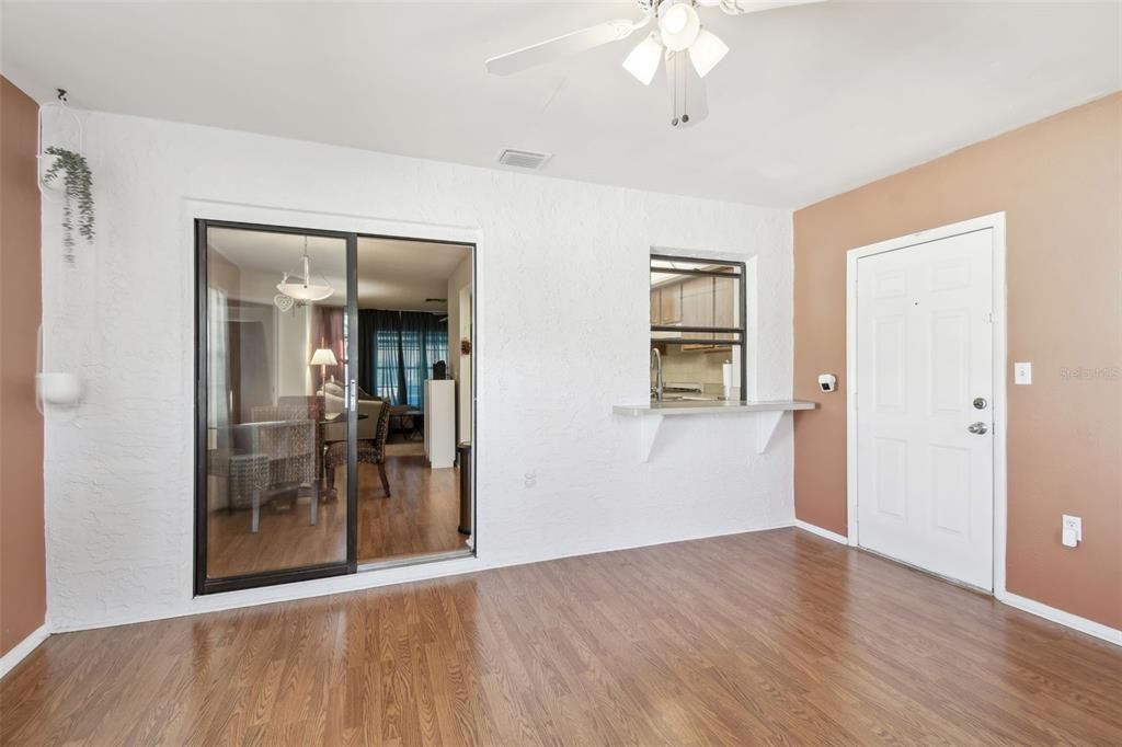 For Sale: $269,900 (2 beds, 2 baths, 1259 Square Feet)