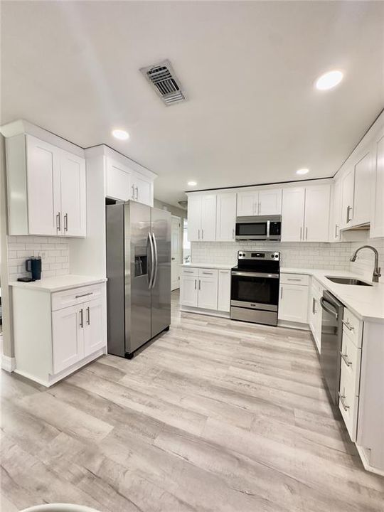 For Sale: $559,995 (3 beds, 2 baths, 1288 Square Feet)