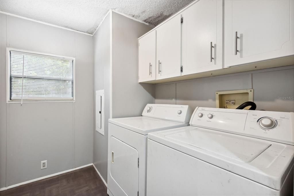 For Sale: $145,000 (2 beds, 2 baths, 1294 Square Feet)