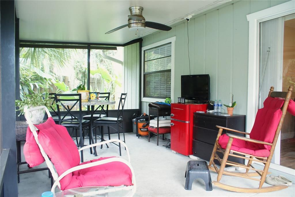 For Sale: $300,000 (3 beds, 2 baths, 1390 Square Feet)