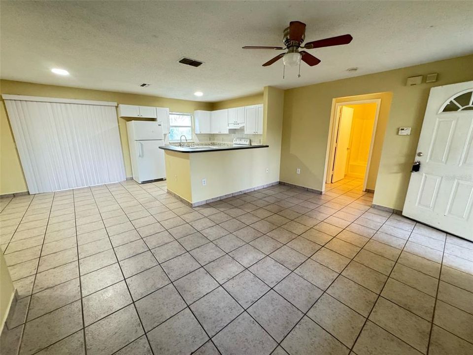 For Rent: $1,699 (3 beds, 2 baths, 1024 Square Feet)