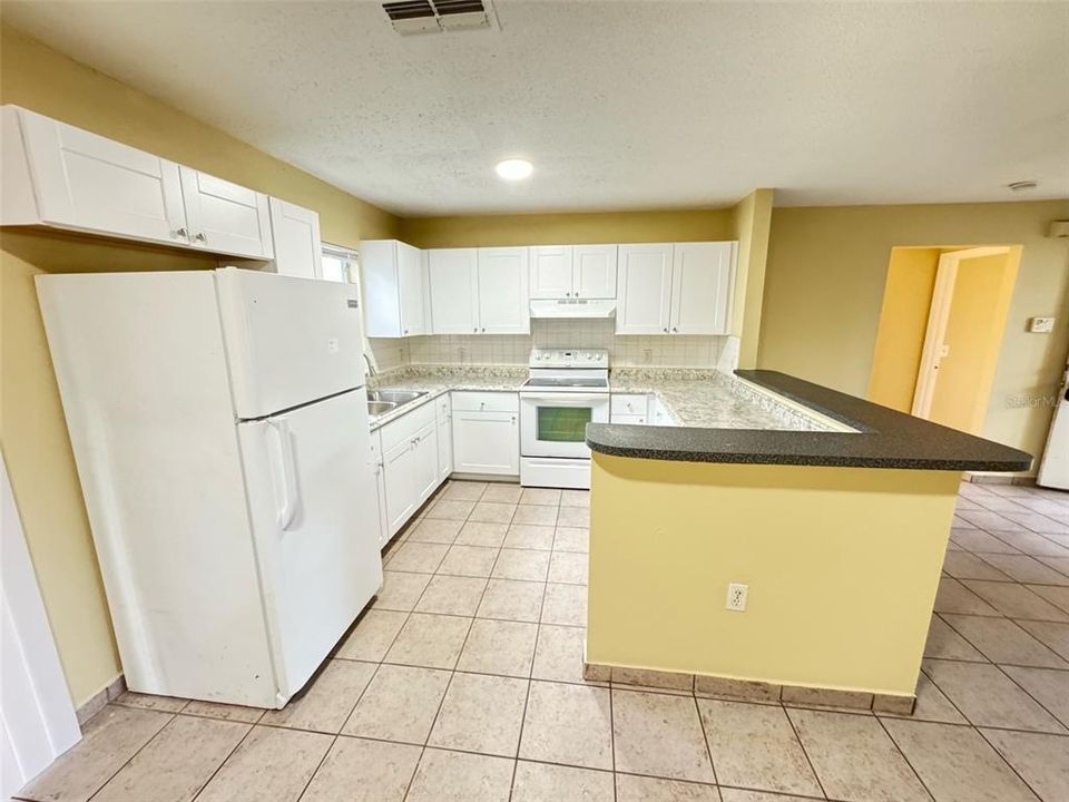 For Rent: $1,699 (3 beds, 2 baths, 1024 Square Feet)