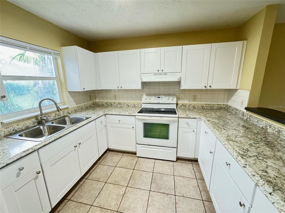 For Rent: $1,699 (3 beds, 2 baths, 1024 Square Feet)