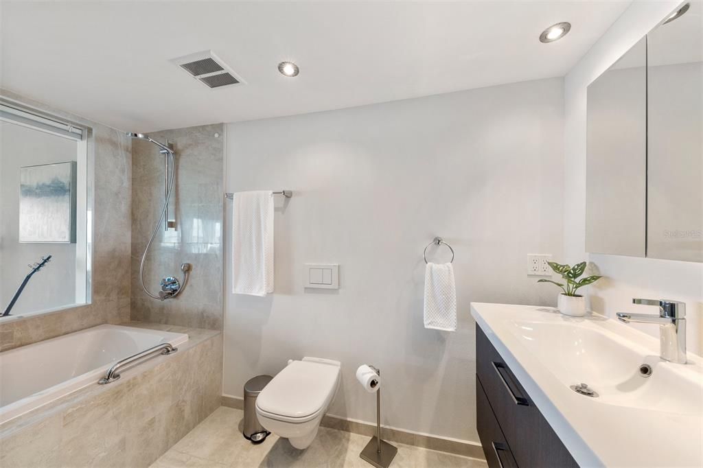 For Sale: $1,199,000 (2 beds, 2 baths, 1440 Square Feet)