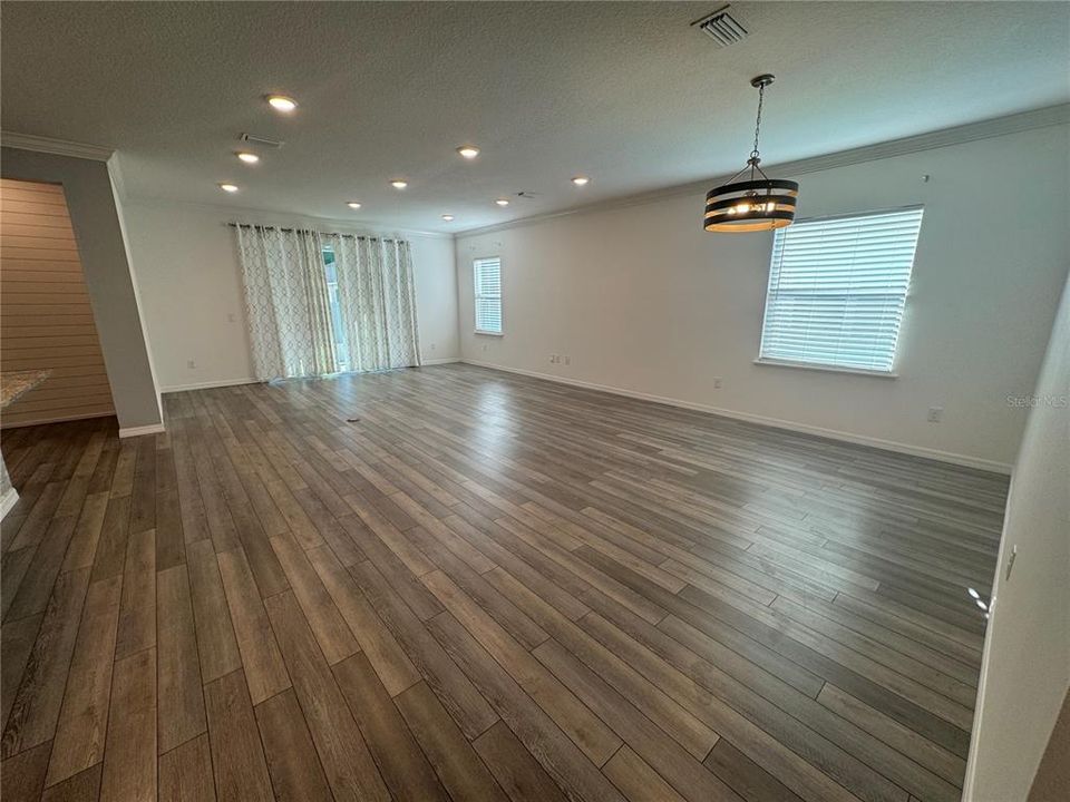 For Rent: $2,500 (4 beds, 2 baths, 2168 Square Feet)