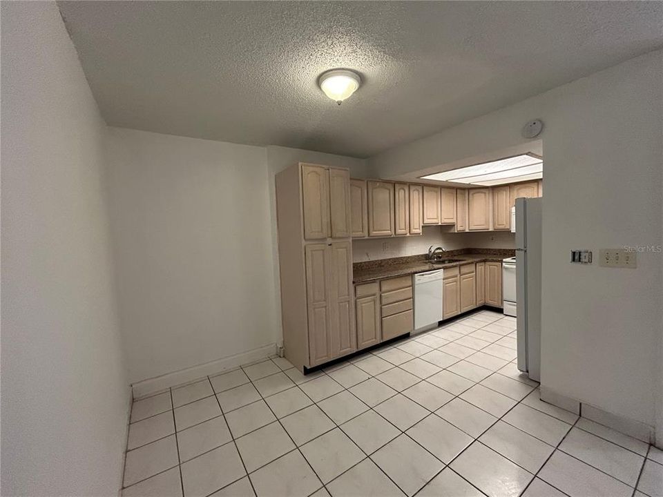 Active With Contract: $1,600 (3 beds, 2 baths, 1501 Square Feet)