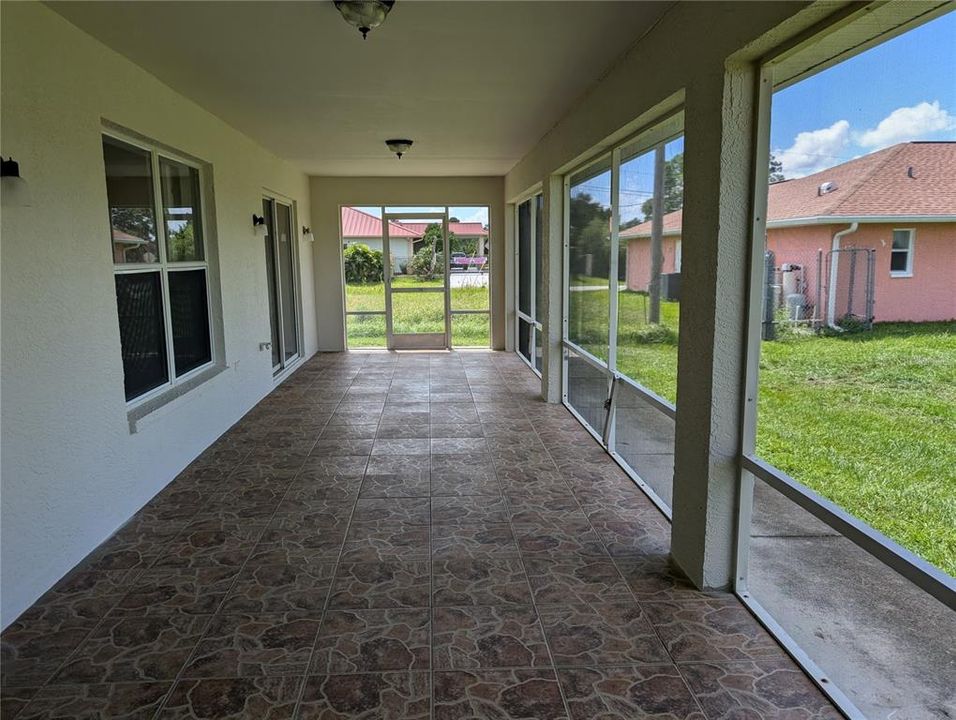 En Venta: $399,900 (5 camas, 4 baños, 2270 Pies cuadrados)