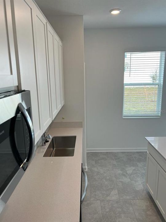 For Rent: $2,190 (3 beds, 2 baths, 1689 Square Feet)