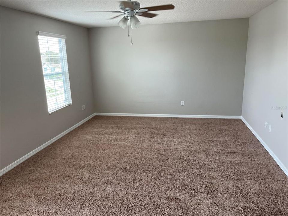 For Rent: $1,995 (4 beds, 2 baths, 2526 Square Feet)