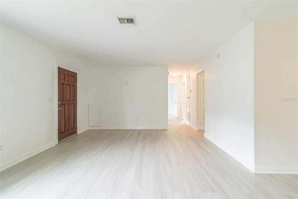 For Sale: $349,000 (3 beds, 2 baths, 1984 Square Feet)