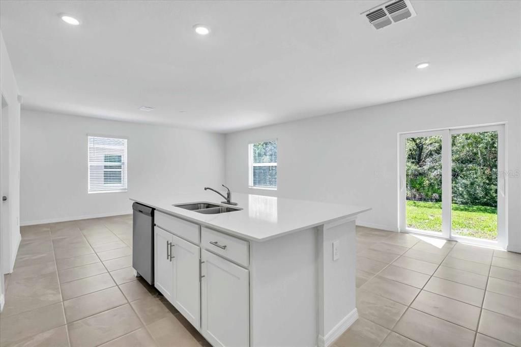 For Sale: $500,000 (4 beds, 2 baths, 1871 Square Feet)