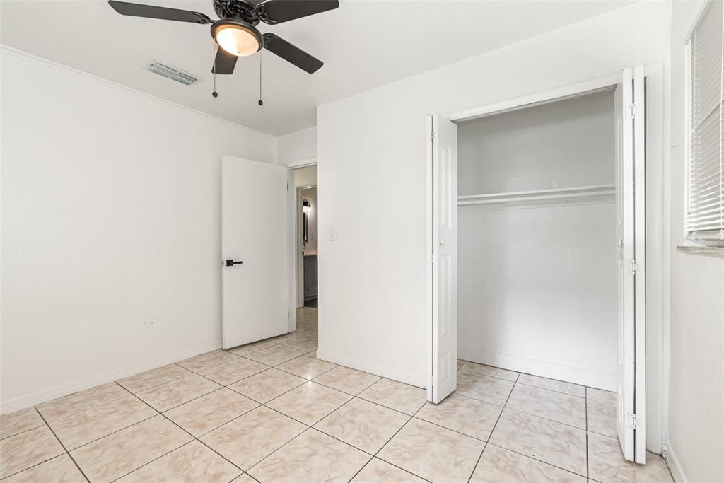 For Sale: $290,000 (3 beds, 1 baths, 864 Square Feet)