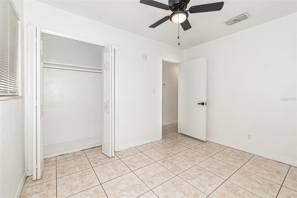 For Sale: $290,000 (3 beds, 1 baths, 864 Square Feet)