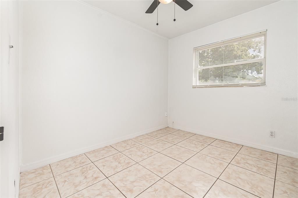 For Sale: $290,000 (3 beds, 1 baths, 864 Square Feet)