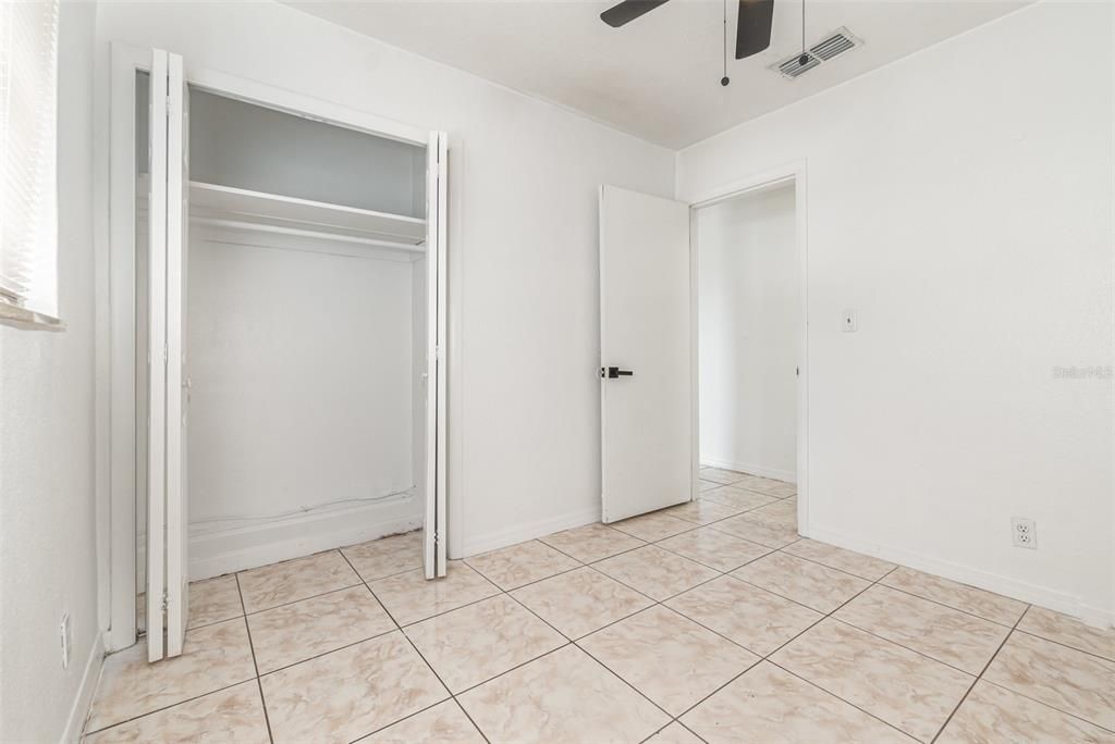 For Sale: $290,000 (3 beds, 1 baths, 864 Square Feet)