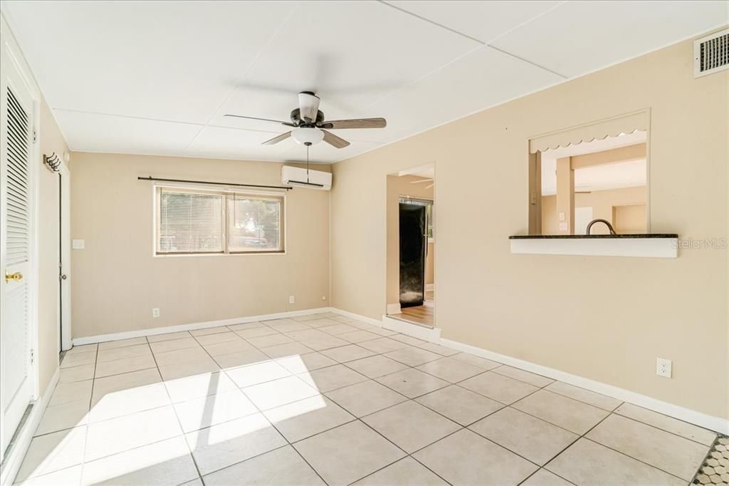 For Sale: $329,900 (3 beds, 1 baths, 1358 Square Feet)