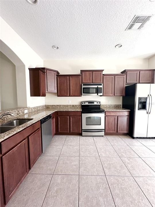 For Rent: $1,895 (3 beds, 2 baths, 1713 Square Feet)