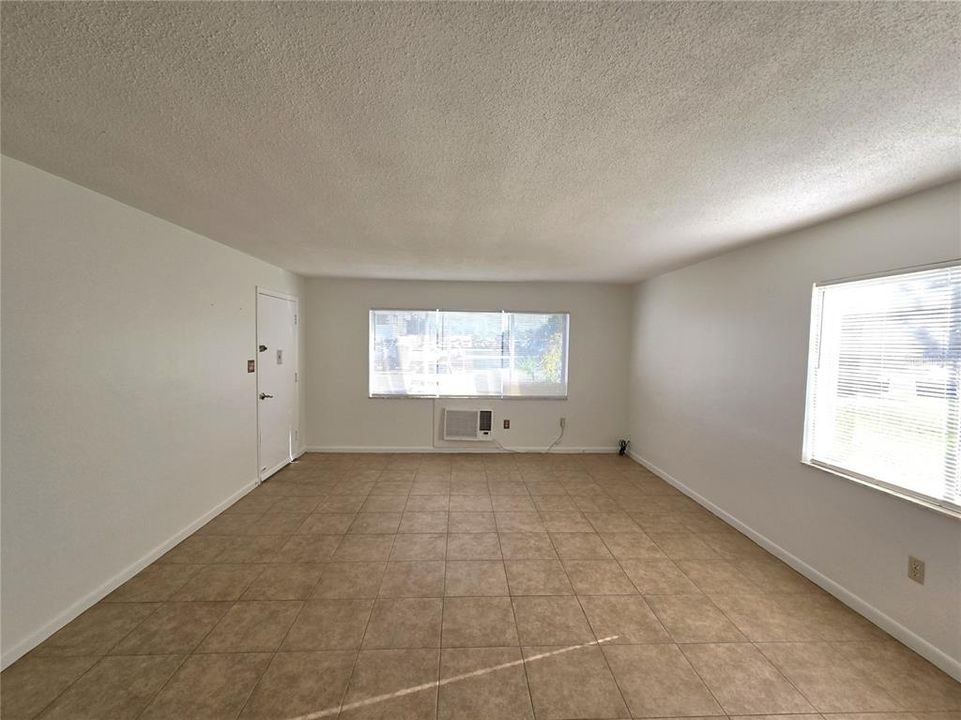 For Rent: $1,325 (1 beds, 1 baths, 660 Square Feet)