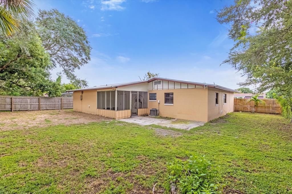 For Sale: $279,900 (3 beds, 2 baths, 1067 Square Feet)